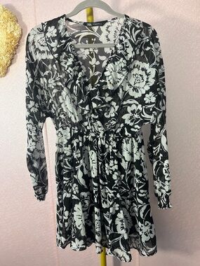 Zara Black & White Floral Ruffle Long-Sleeve Dress